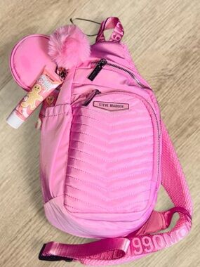 🎒Steve Madden Quilted Sling Backpack Pink With Mini Pouch & Charm NWT